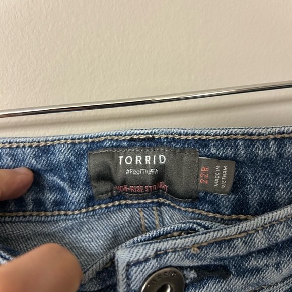 Torrid High Rise Straight Leg Light Wash Cropped Jeans - Picture 4 of 4